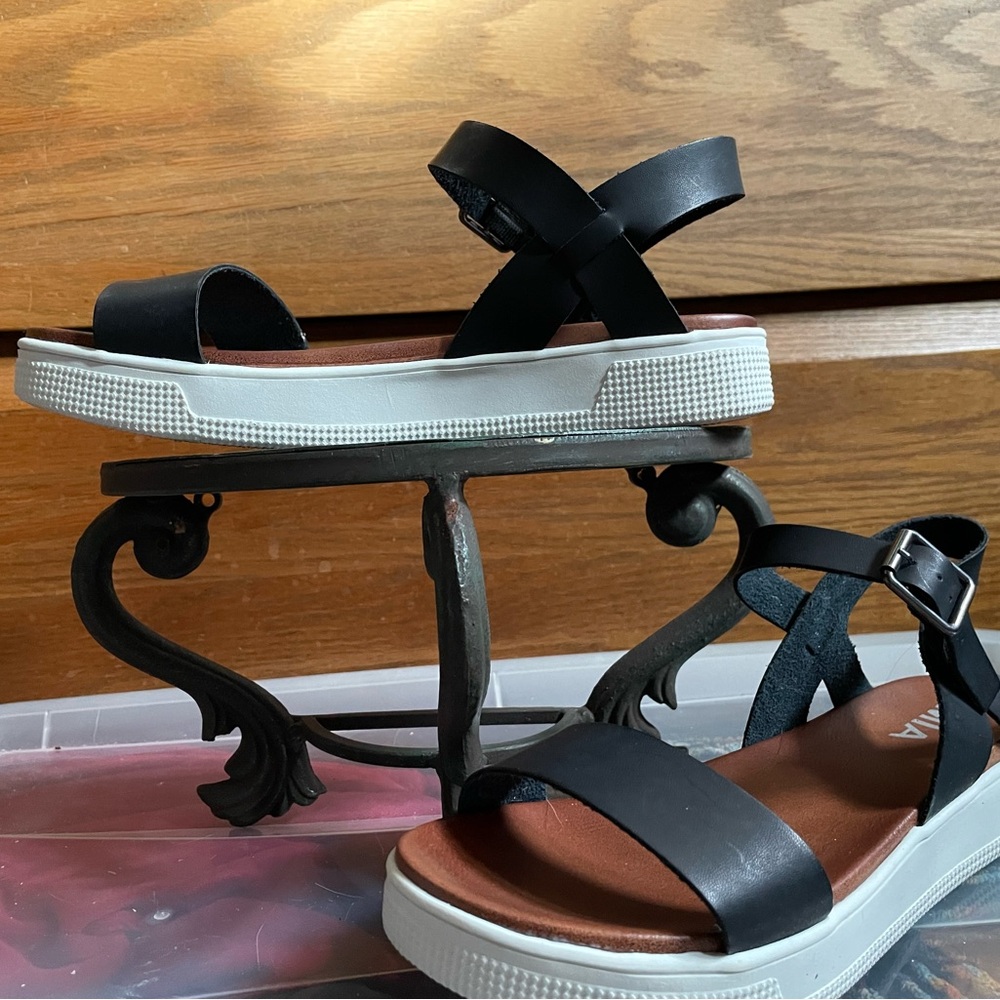Comfy Black Women's Sandals NWT